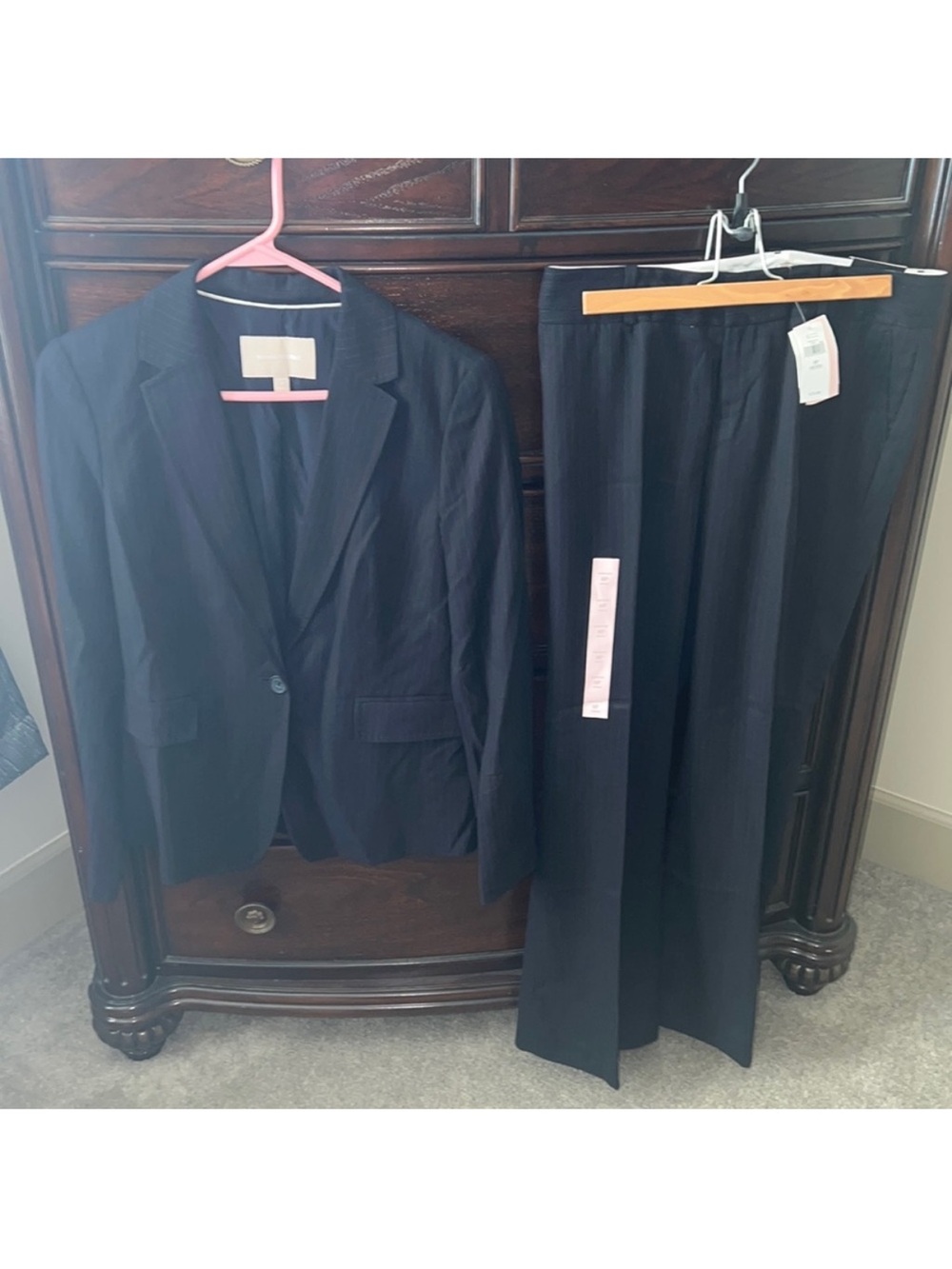 Banana Republic 2 piece Suit - size Petite 8 - Navy Pin Stripe